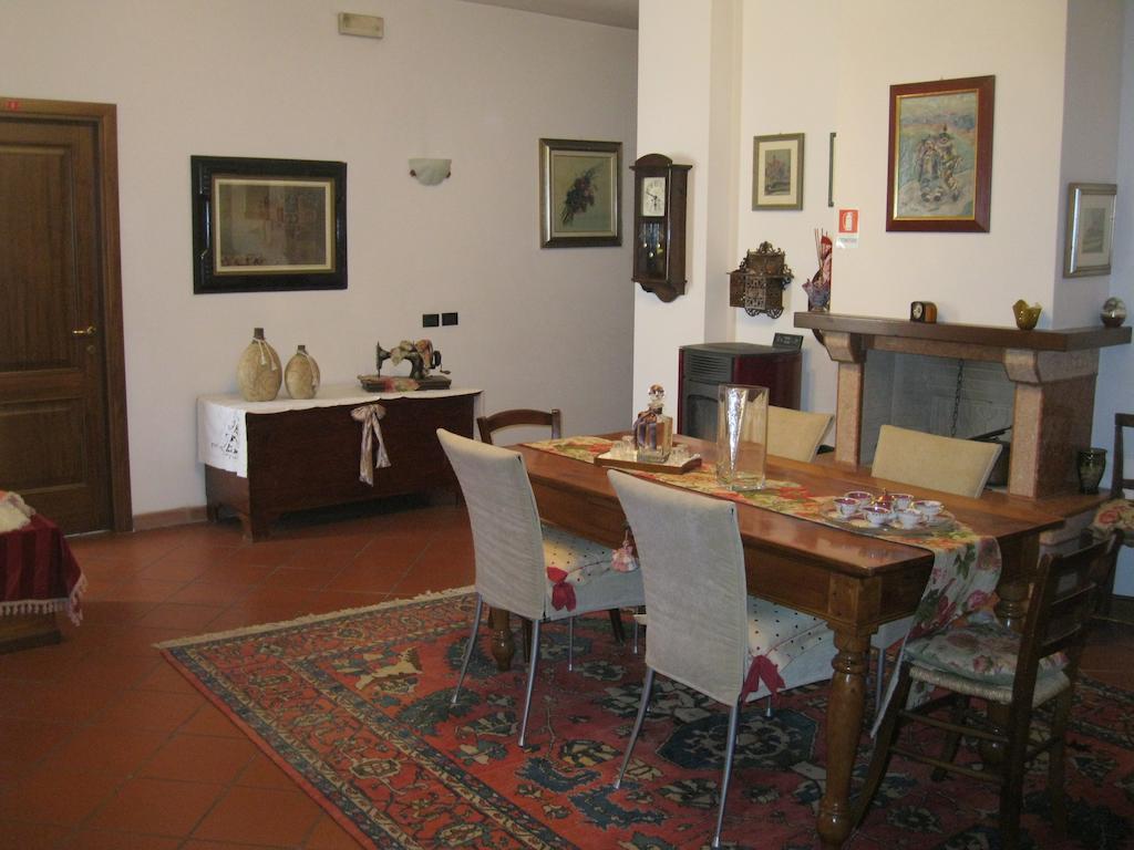 Готель Trattoria Milani Лонато Екстер'єр фото