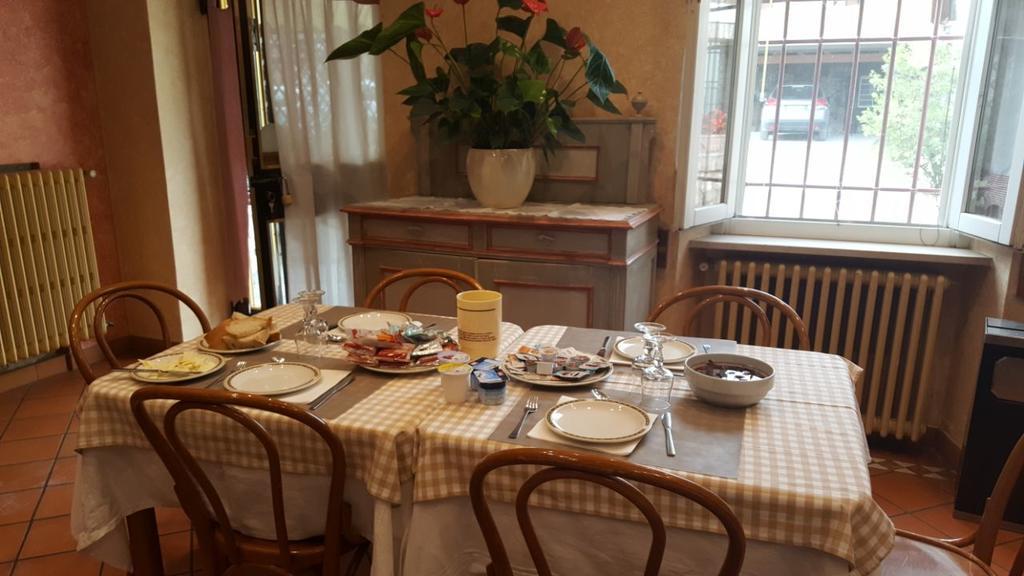 Готель Trattoria Milani Лонато Екстер'єр фото